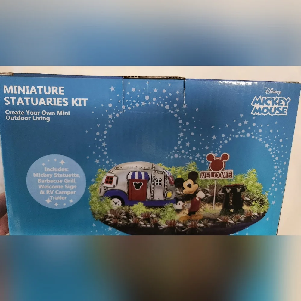 Disney Mickey Mouse and Minnie Mouse Miniature Statuaries Kits NEW